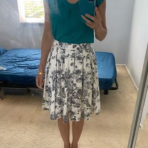 Off-white and grey floral full pleated skirt